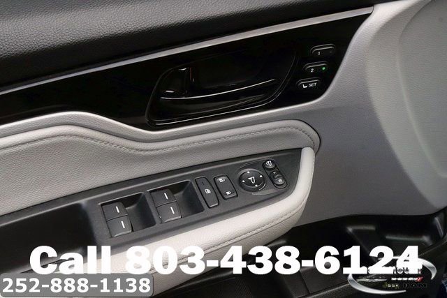 Used 2023 Honda Odyssey Elite image 11