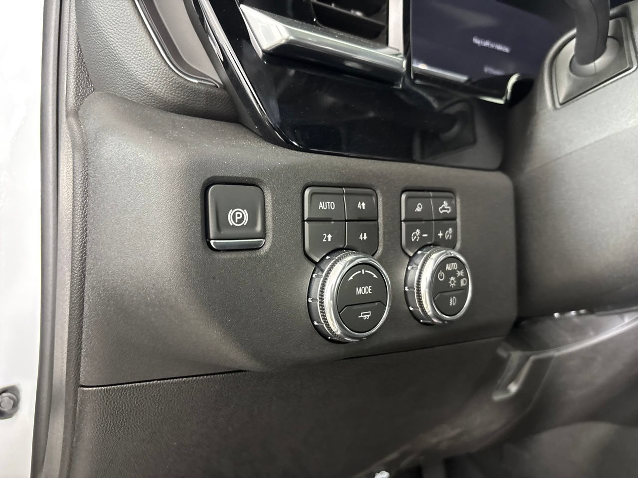 Used 2026 GMC Sierra 2500 SLT w/ SLT Convenience Package AWD/4WD image 8