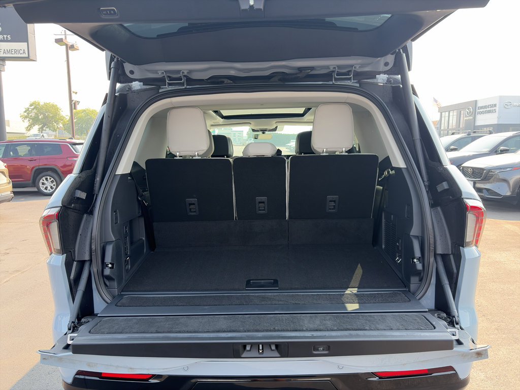 New 2026 Lincoln Navigator Reserve AWD/4WD image 16