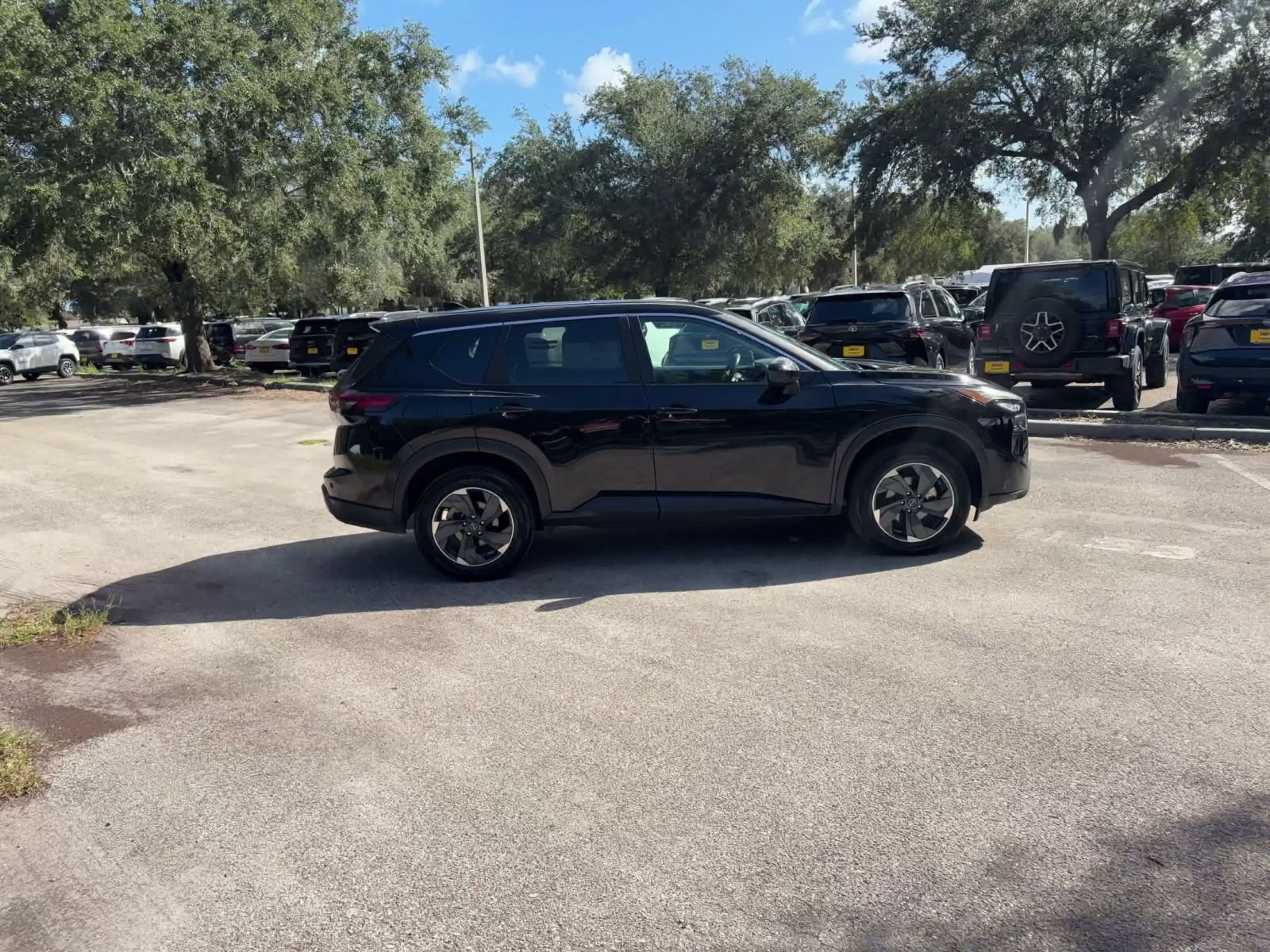 Used 2025 Nissan Rogue SV AWD/4WD image 15