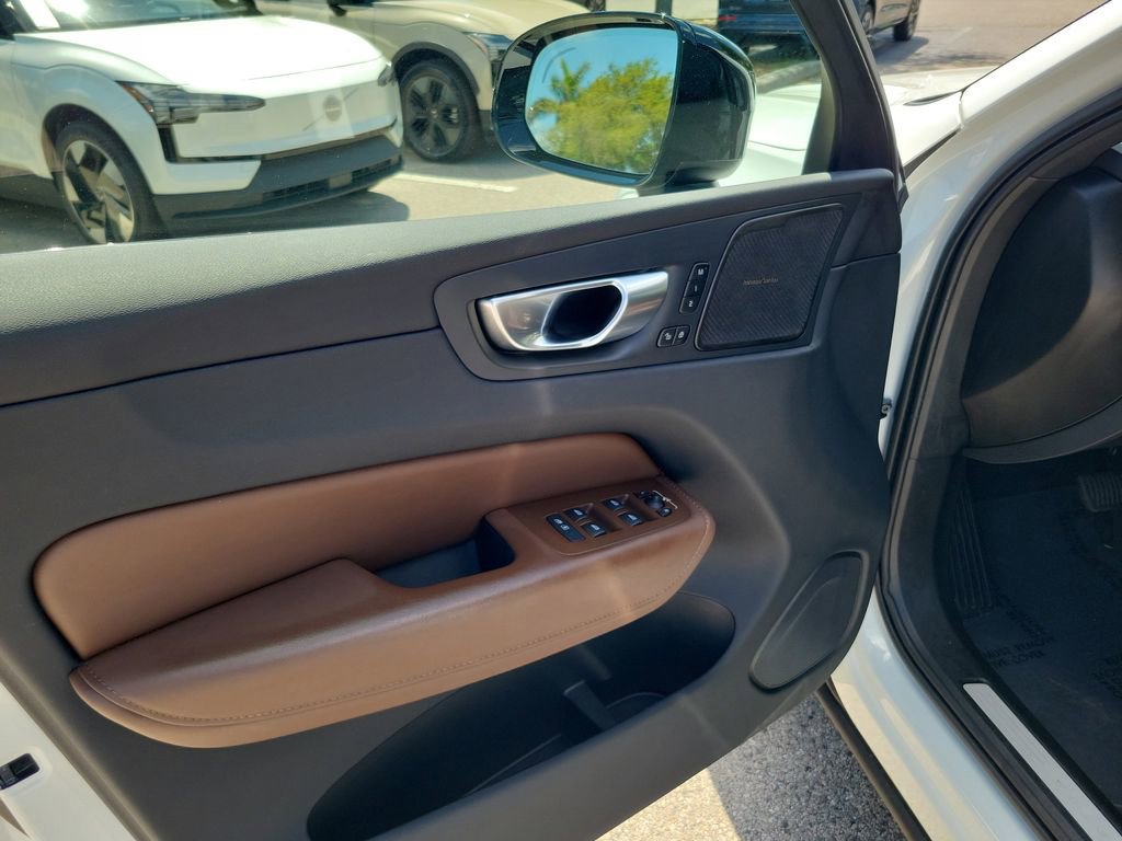 Certified 2024 Volvo XC60 B5 Plus AWD/4WD image 23