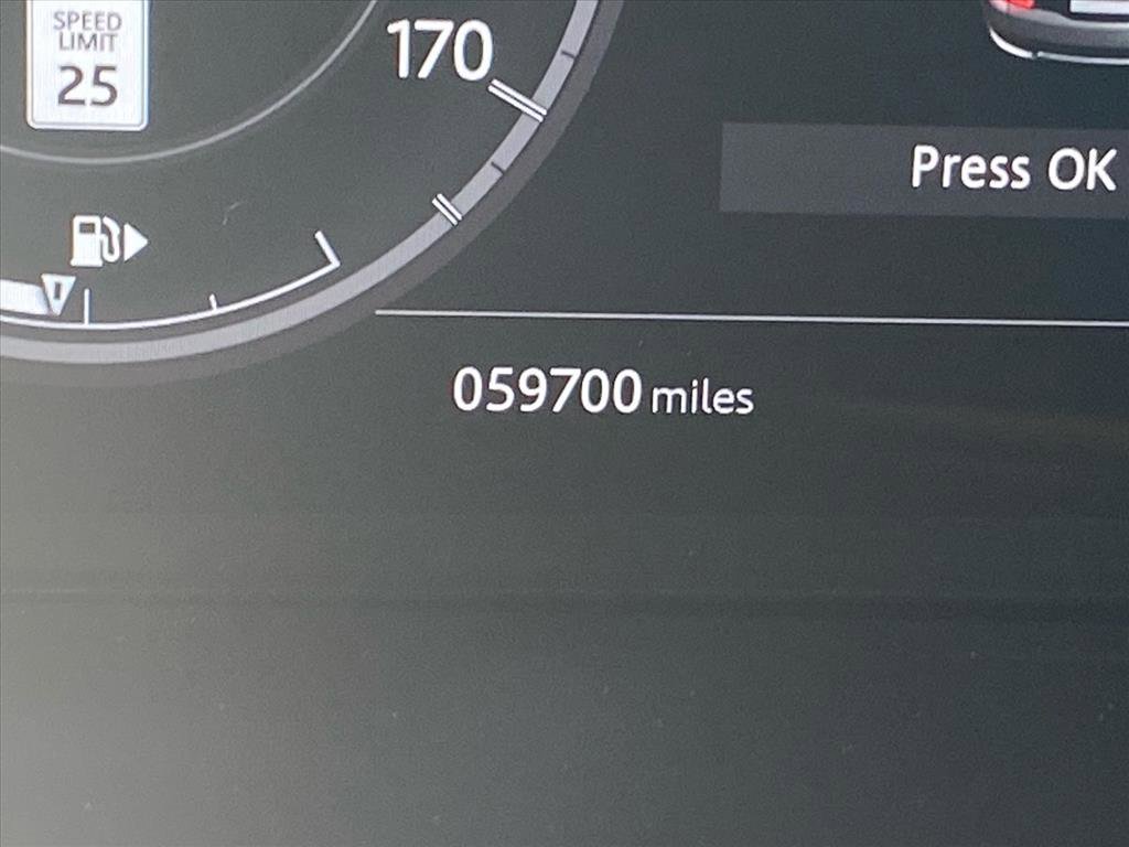 Used 2020 Land Rover Discovery Sport SE R-Dynamic image 13