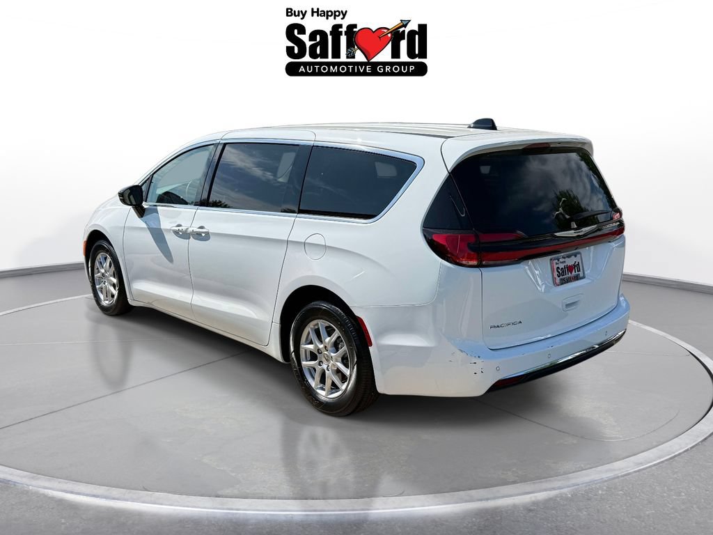 Used 2024 Chrysler Pacifica Touring-L FWD image 5