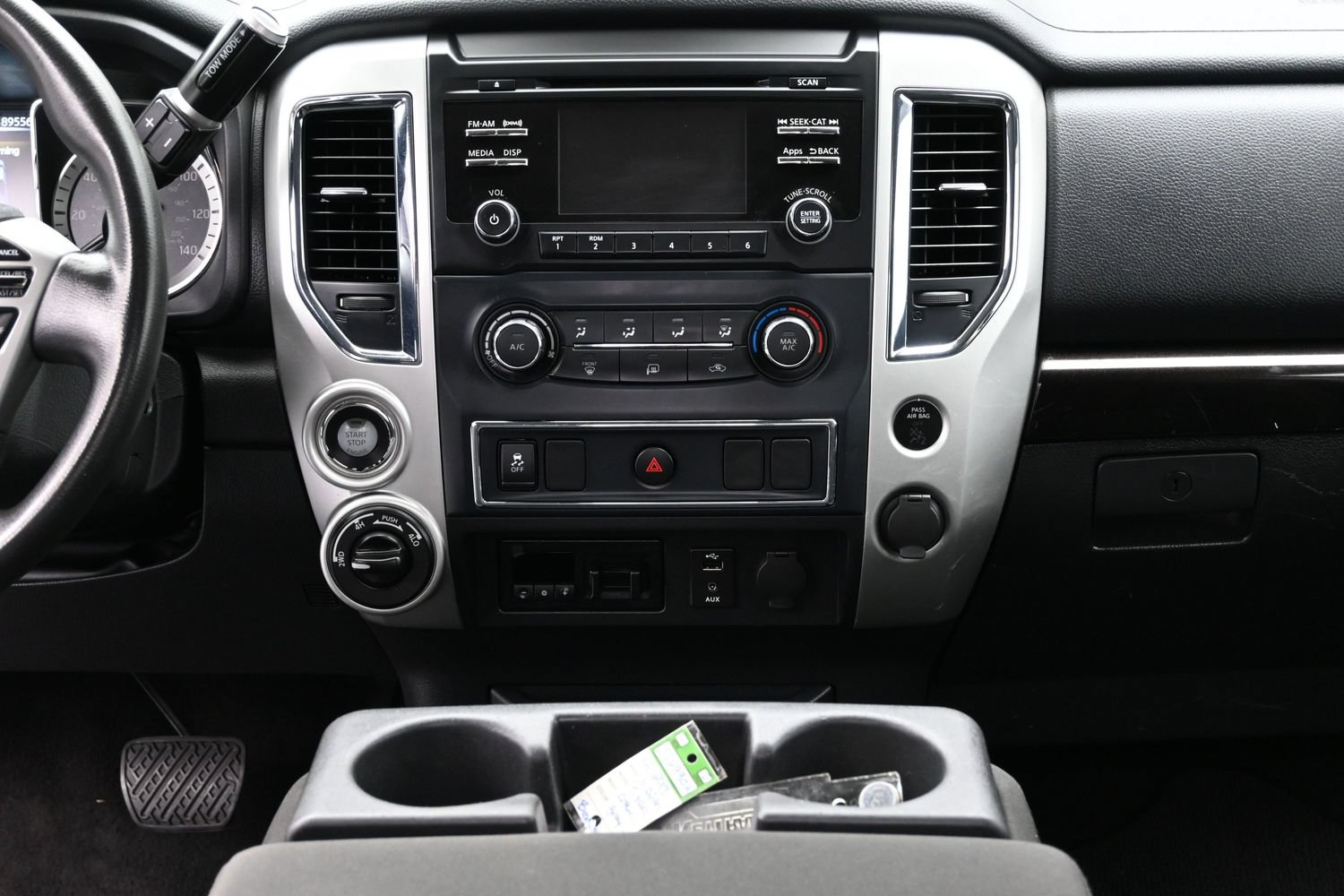 Used 2017 Nissan Titan SV AWD/4WD image 15
