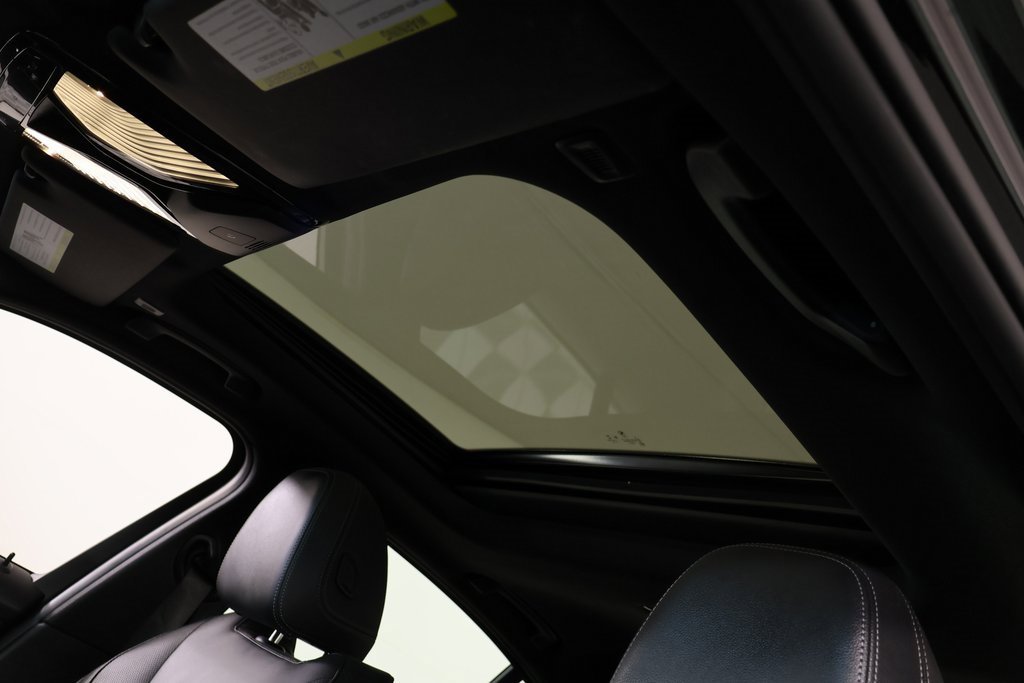 Used 2023 BMW 330i xDrive Sedan w/ Premium Package image 17