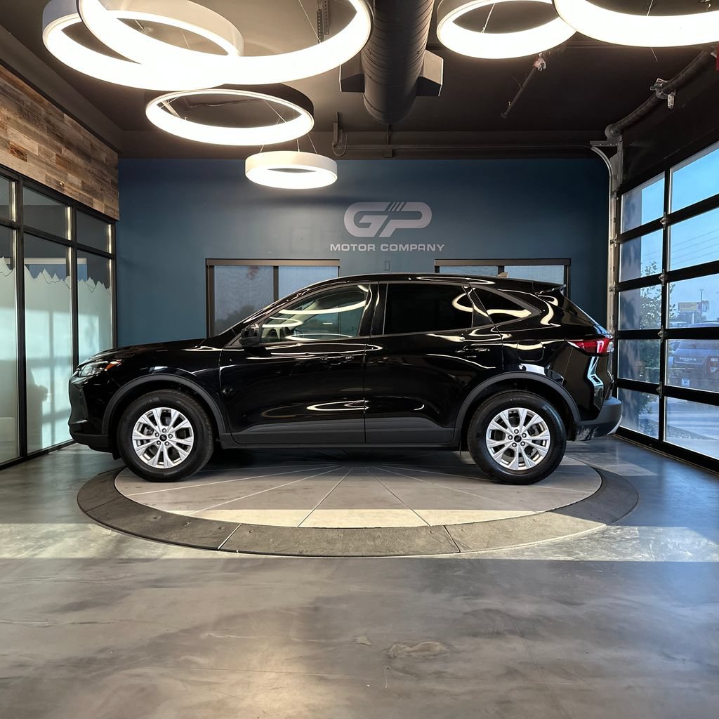 Used 2025 Ford Escape Active AWD/4WD image 6