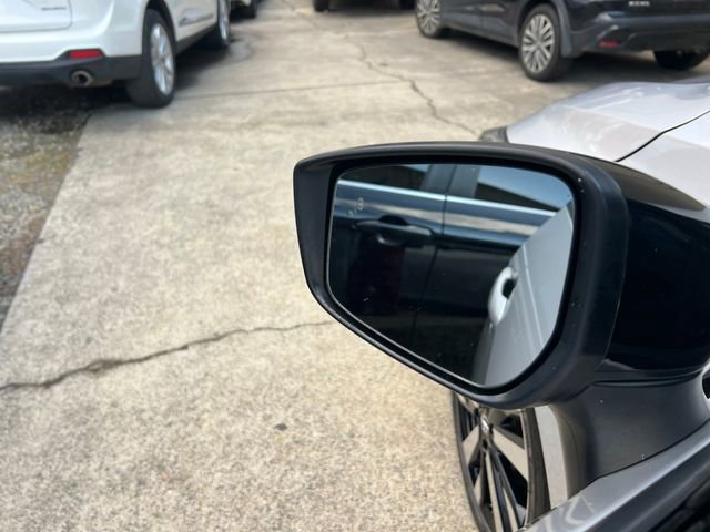 Used 2022 Nissan Versa SR image 11