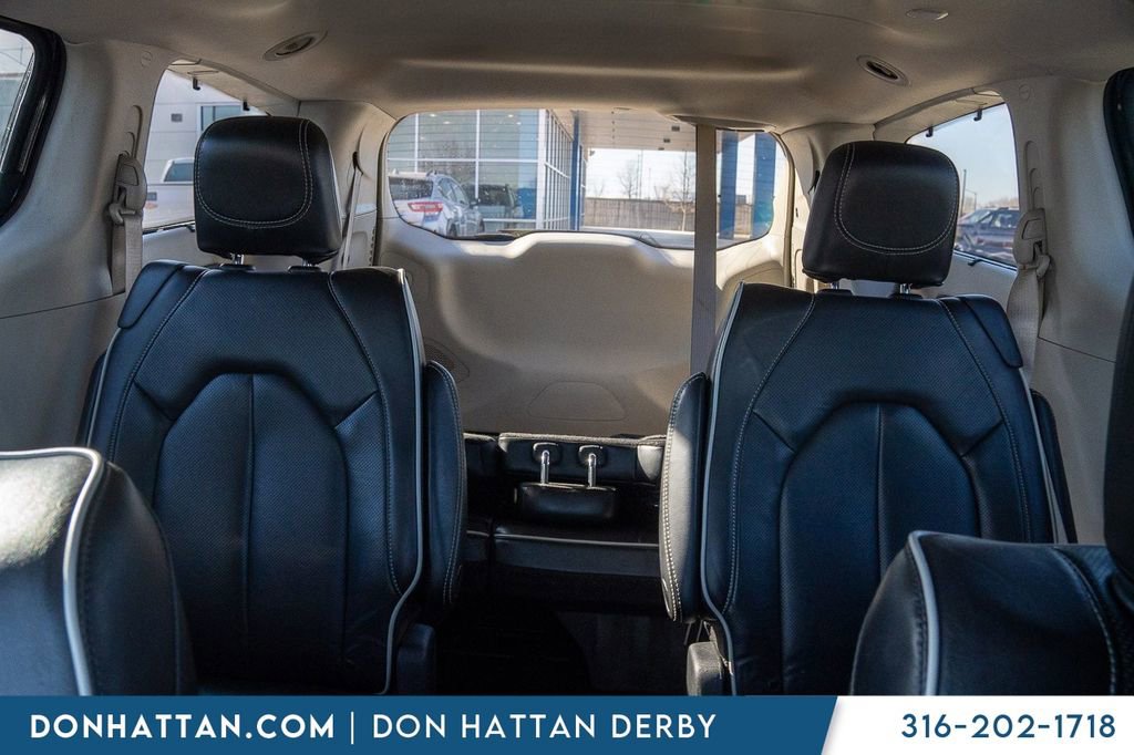 Used 2023 Chrysler Pacifica Limited FWD image 20