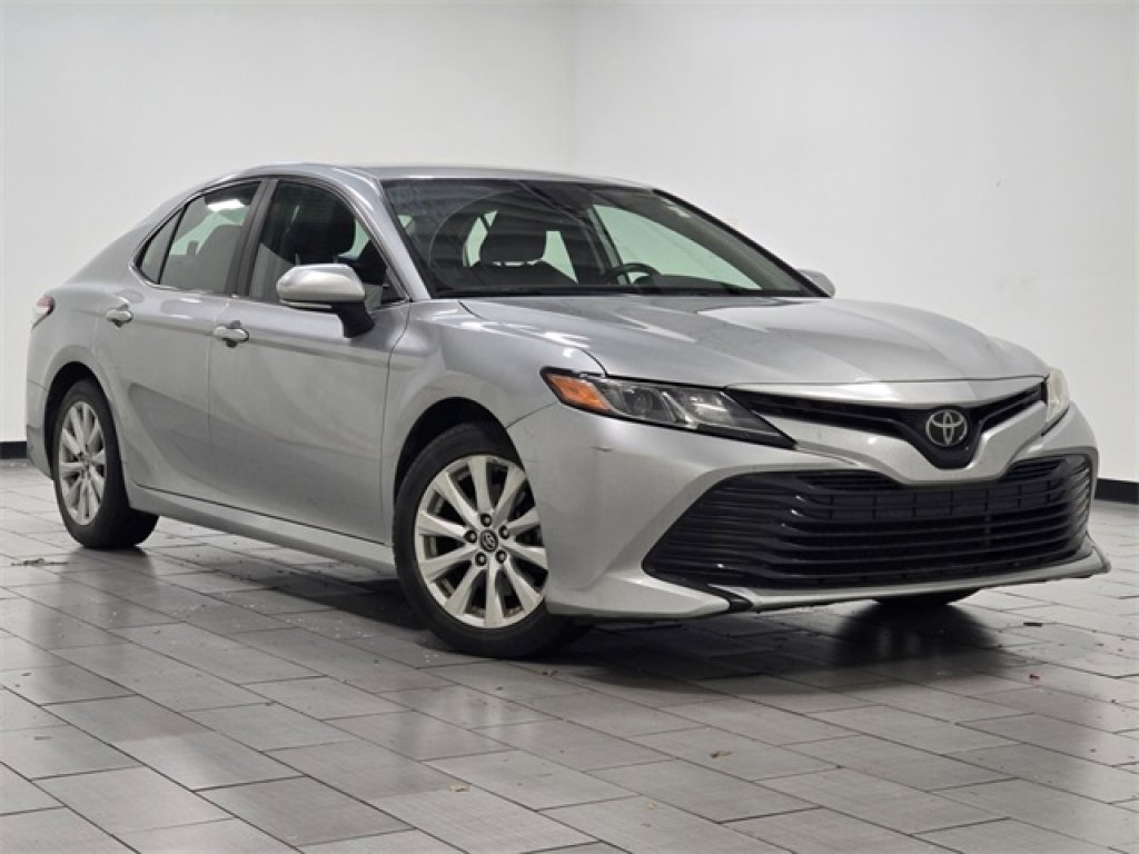 Used 2019 Toyota Camry LE image 2
