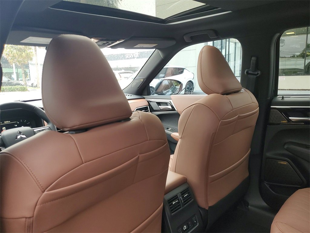 New 2025 Mitsubishi Outlander SEL image 13