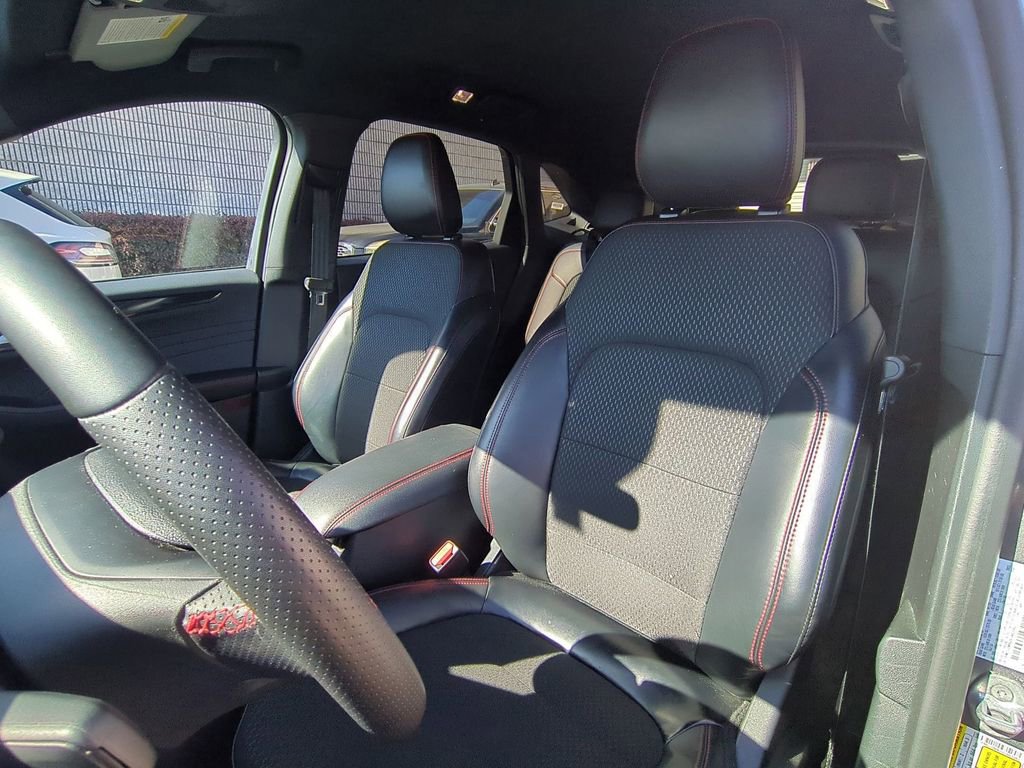 Used 2025 Ford Escape ST-Line image 24