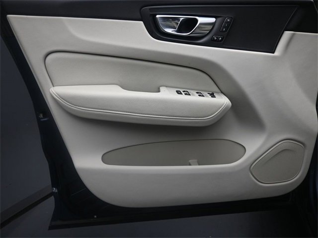 Used 2022 Volvo XC60 B5 Momentum w/ Climate Package image 21
