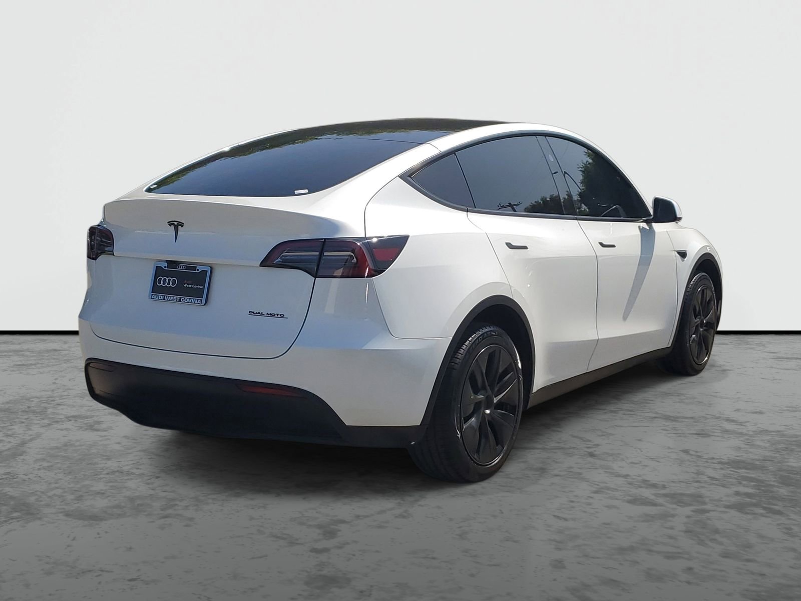 Used 2025 Tesla Model Y Long Range image 4