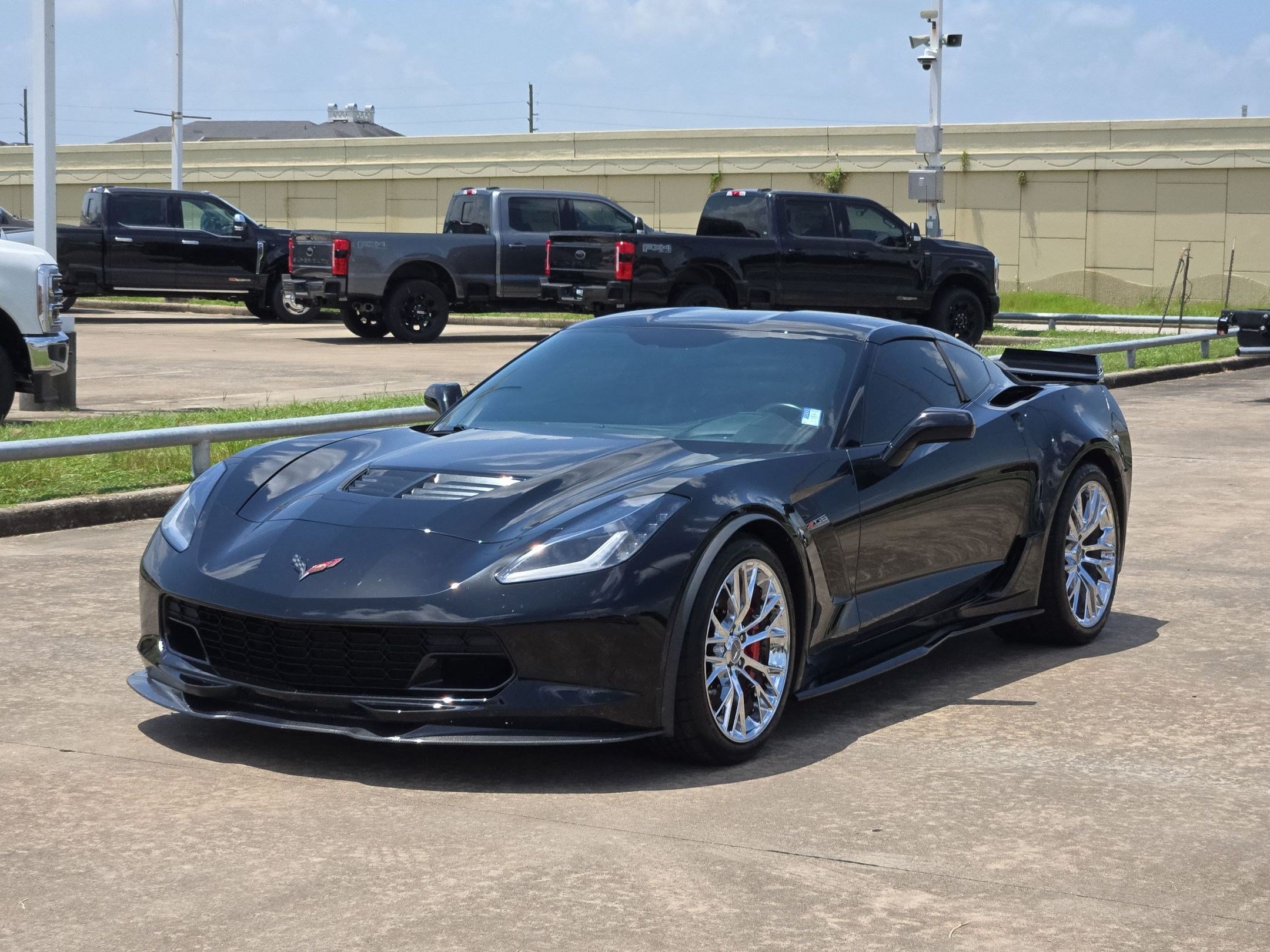 Used 2015 Chevrolet Corvette Z06 w/ 3LZ Preferred Equipment Group RWD image 8