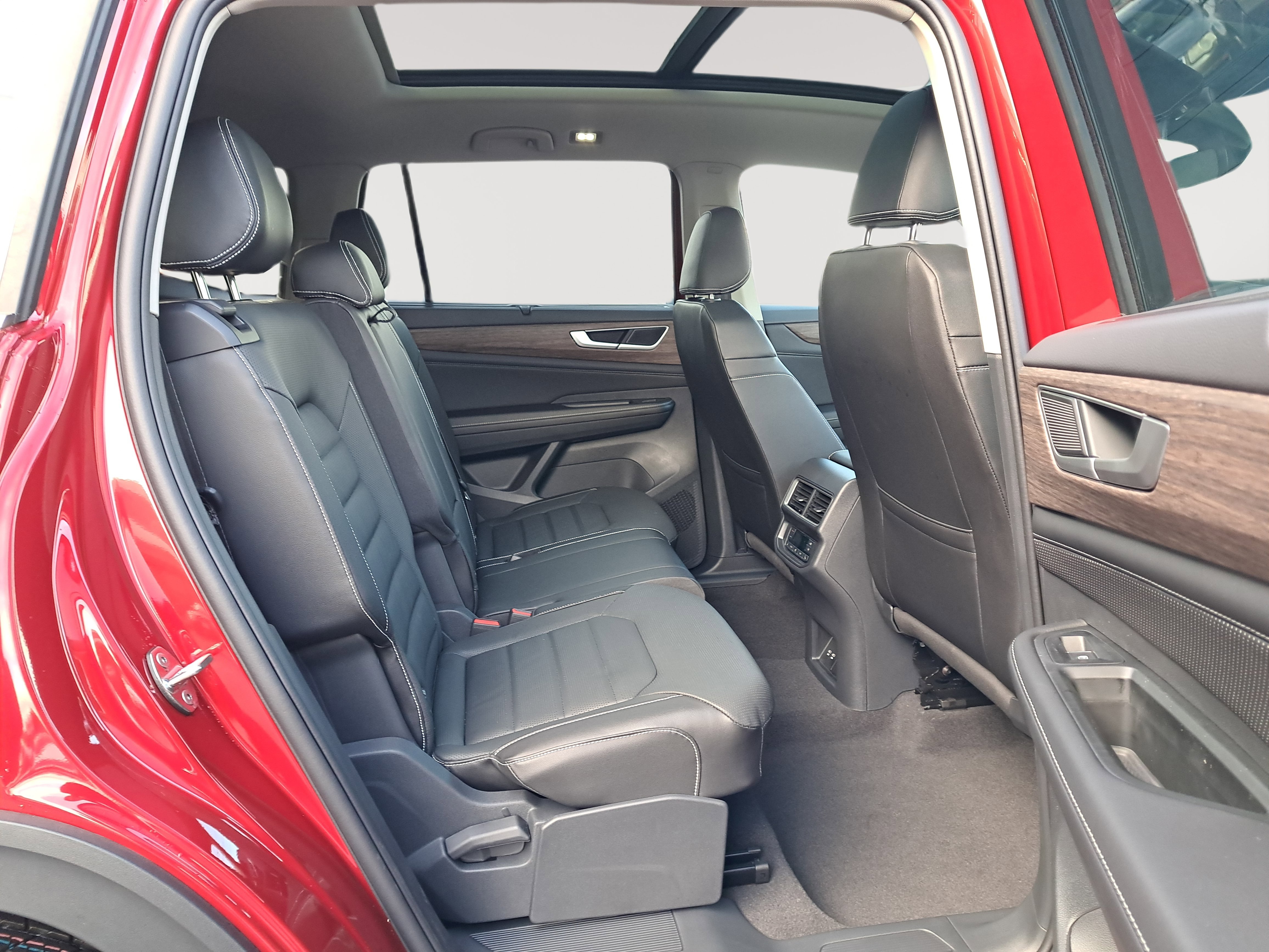 New 2025 Volkswagen Atlas SEL image 16