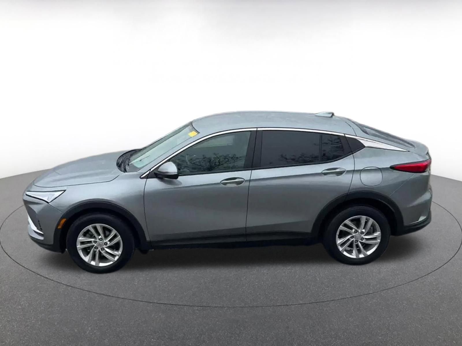 Used 2025 Buick Envista Preferred image 9