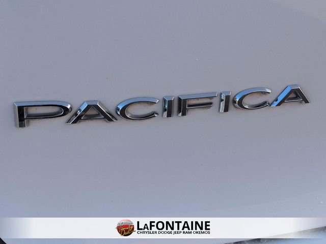 Used 2024 Chrysler Pacifica Touring-L image 10