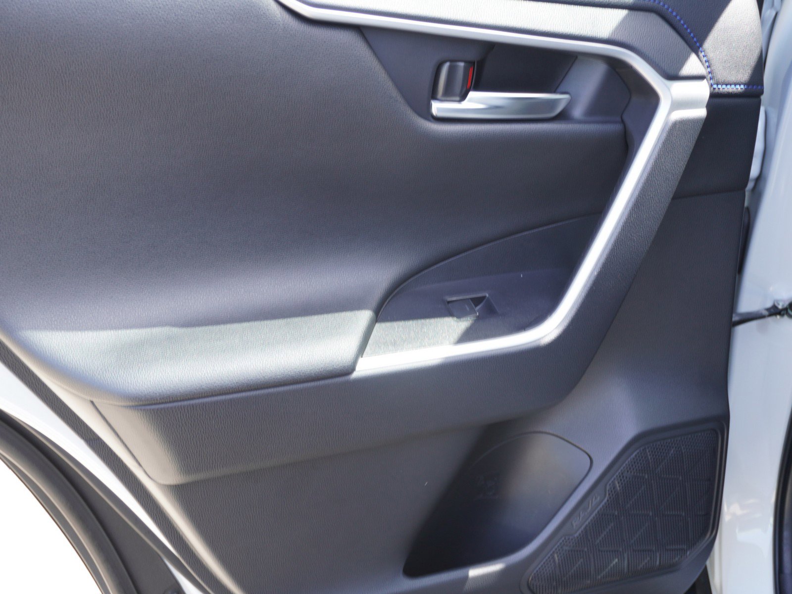 Used 2023 Toyota RAV4 XSE AWD/4WD image 13