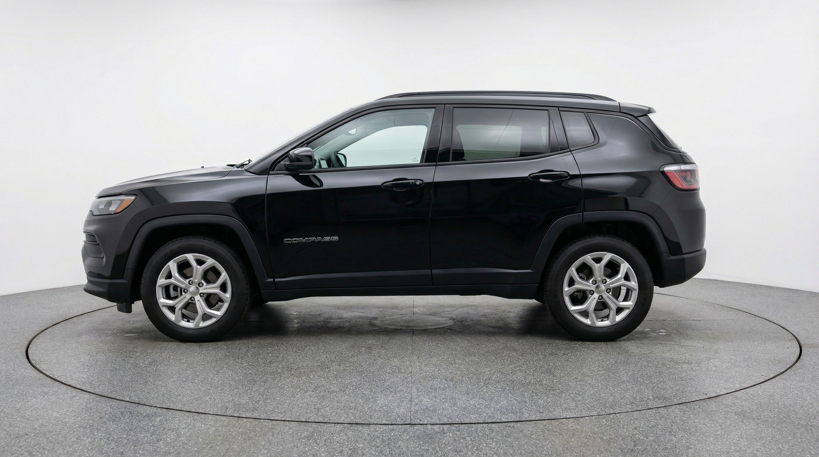 Used 2025 Jeep Compass Latitude image 5