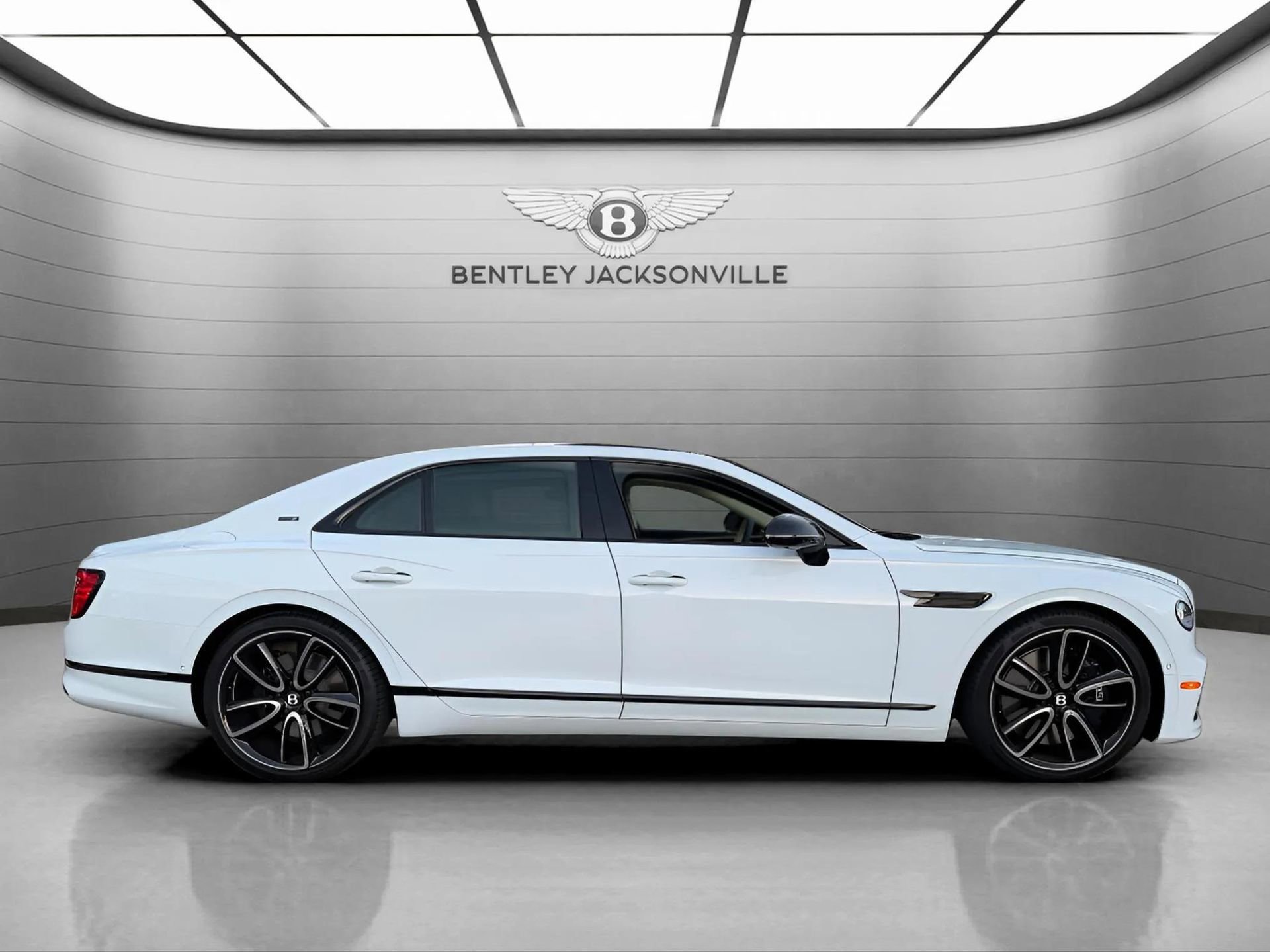 Used 2024 Bentley Flying Spur V8 image 5
