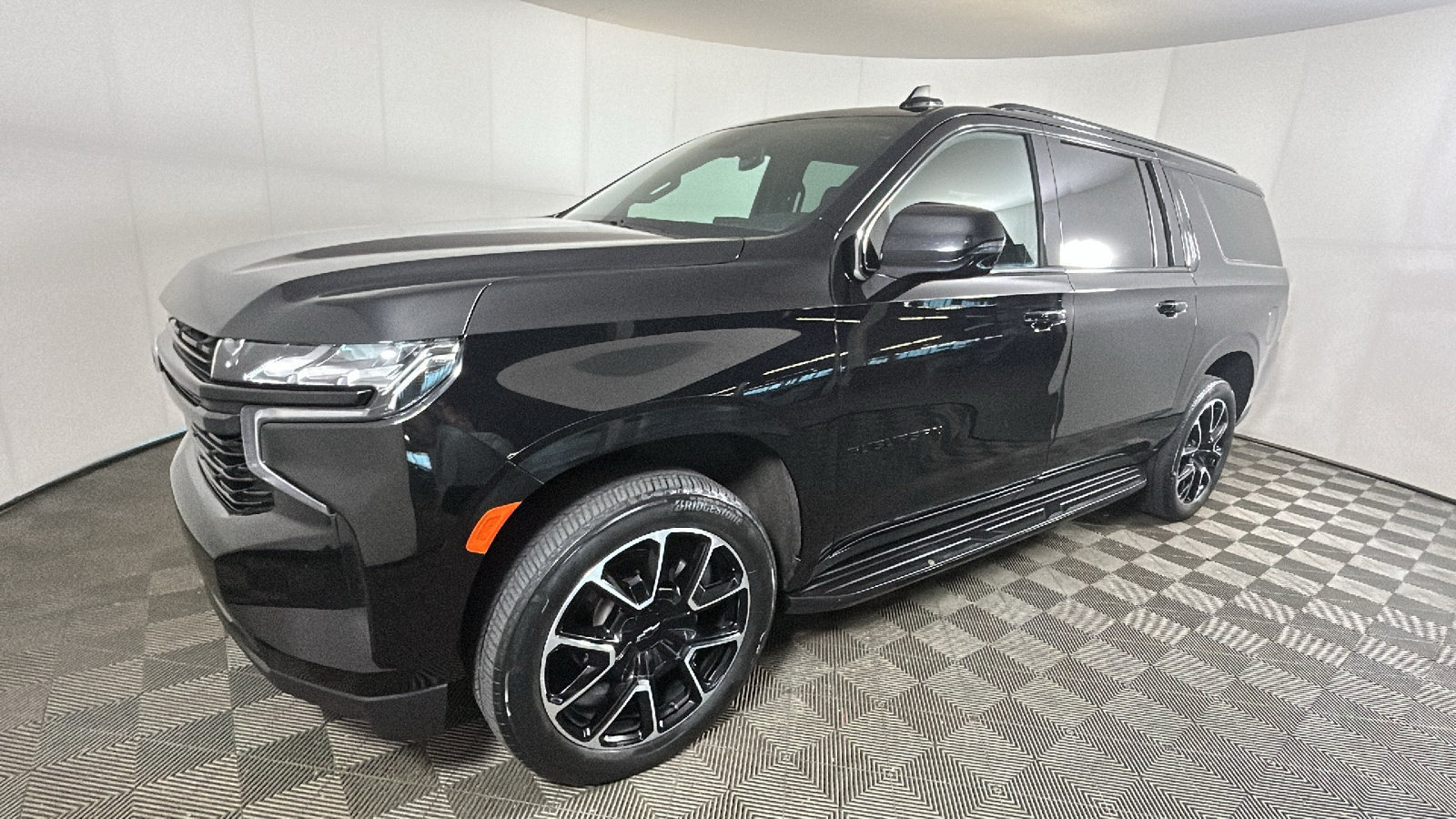 Used 2024 Chevrolet Suburban RST w/ Luxury Package AWD/4WD image 8