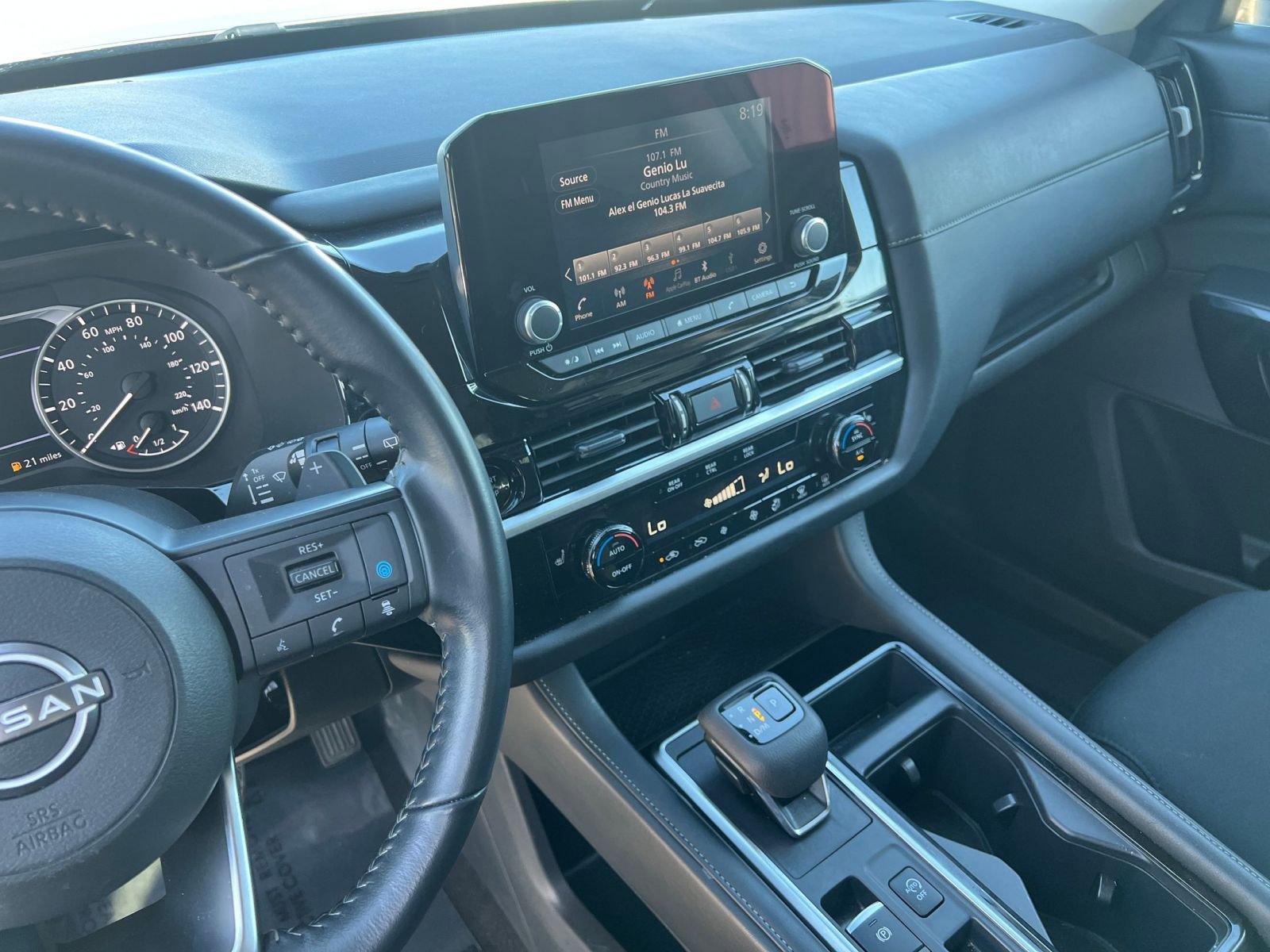 Used 2025 Nissan Pathfinder SV image 18