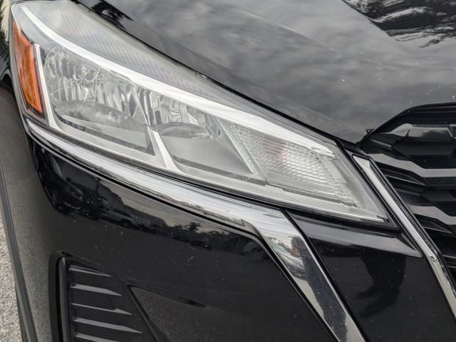 Used 2022 Nissan Kicks SV image 11