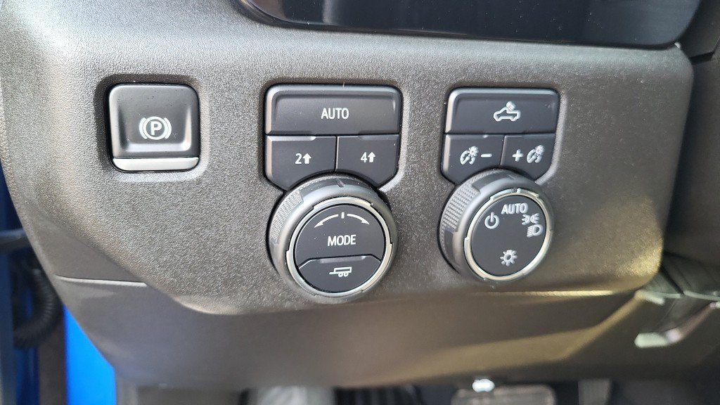 Used 2025 Chevrolet Silverado 1500 LT AWD/4WD image 27