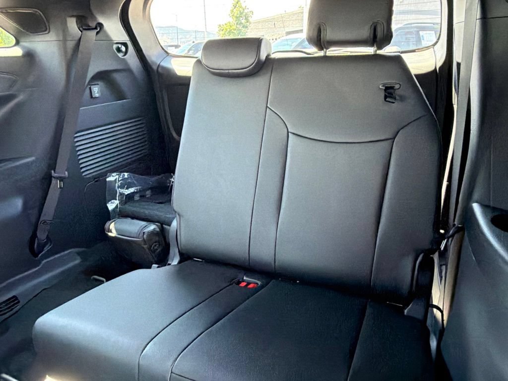 Used 2026 Toyota Sienna Limited FWD image 22