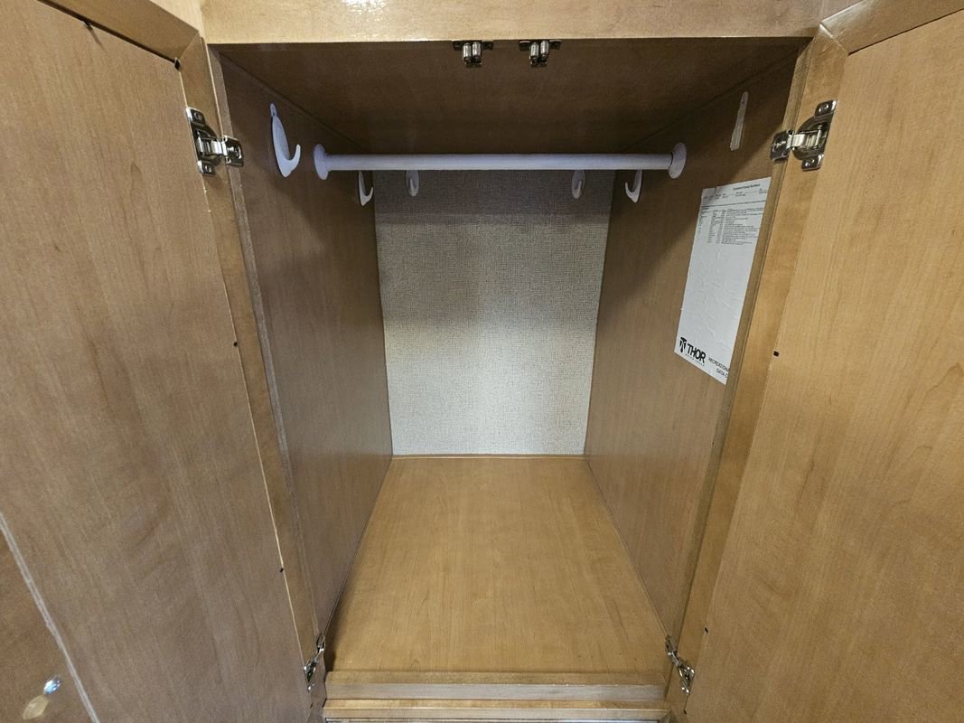 Used 2017 Mercedes-Benz Sprinter 3500 image 32