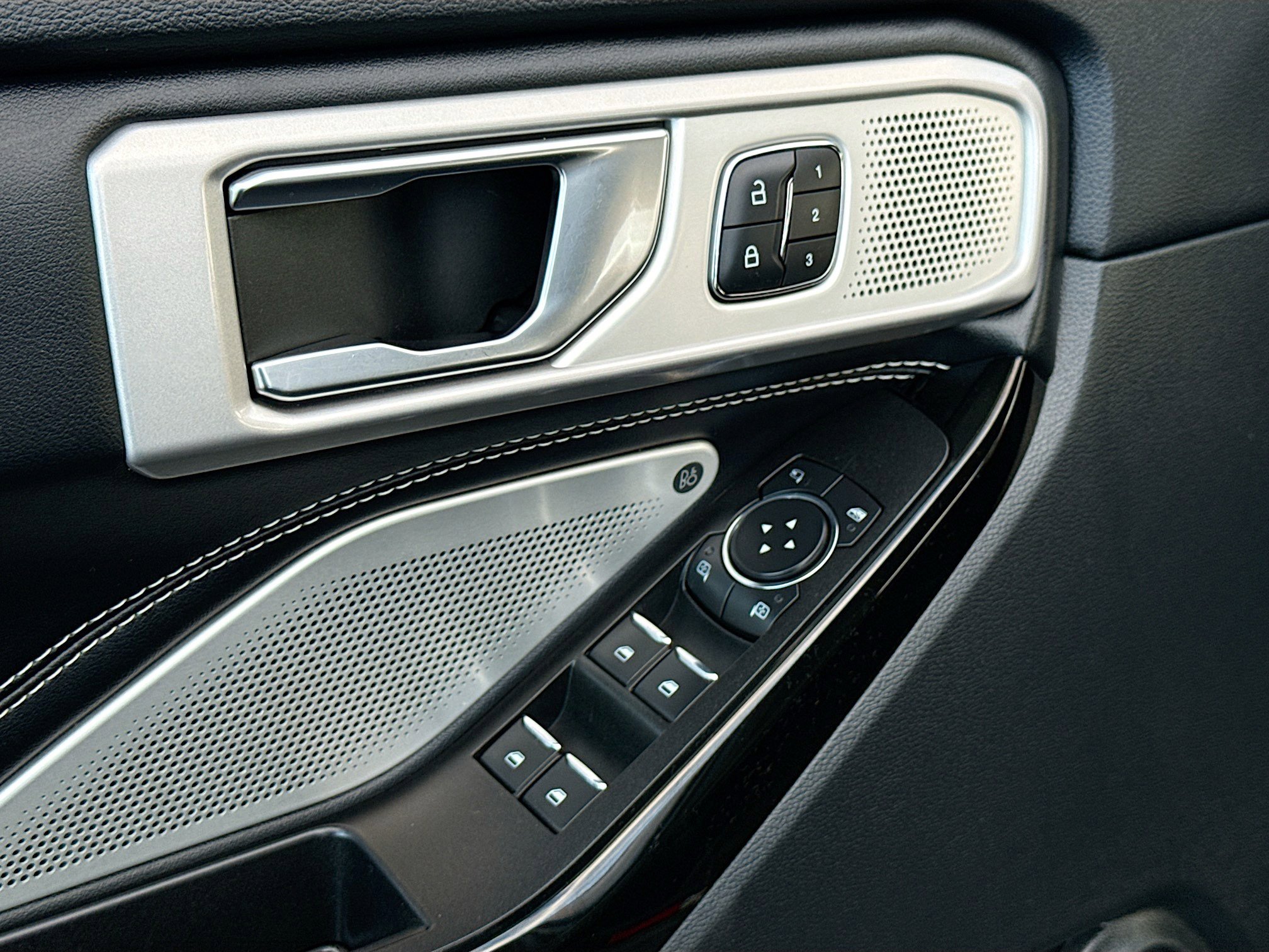 Certified 2022 Ford Explorer ST w/ ST Street Pack image 8