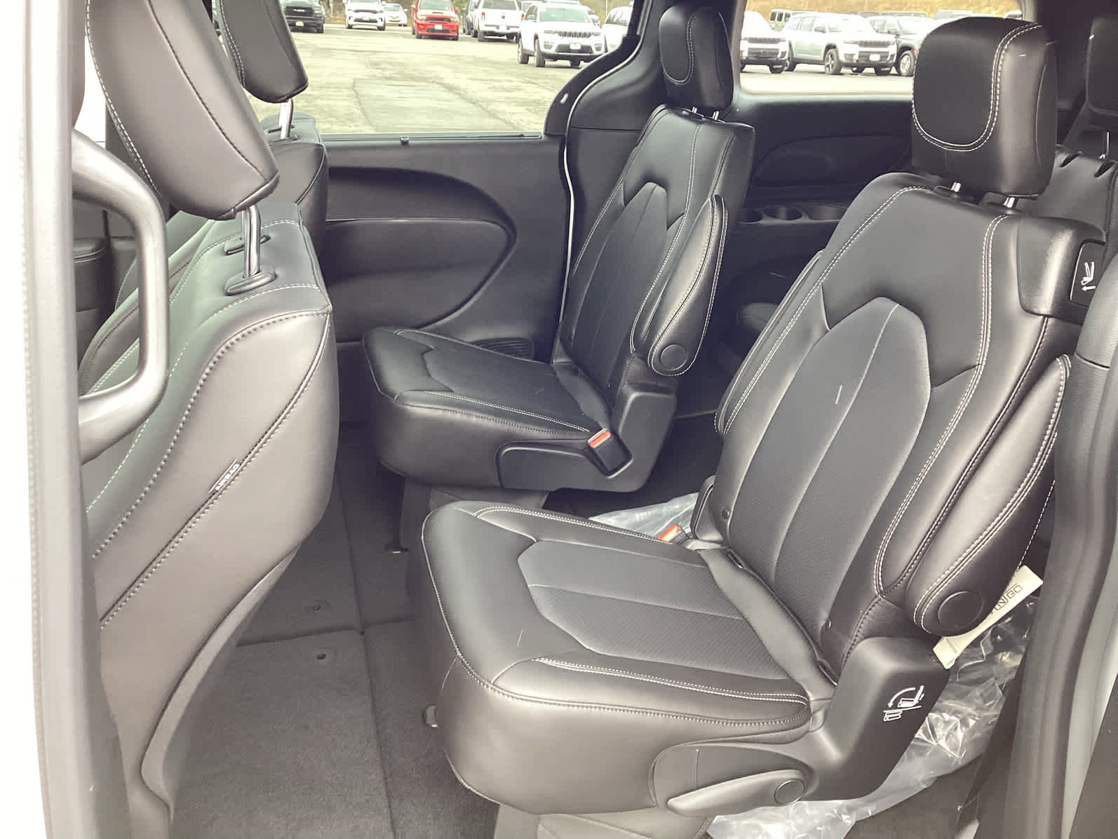 New 2026 Chrysler Pacifica Select image 12