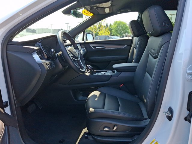 Used 2023 Cadillac XT5 Luxury w/ LPO, Premium Carpet Package AWD/4WD image 13
