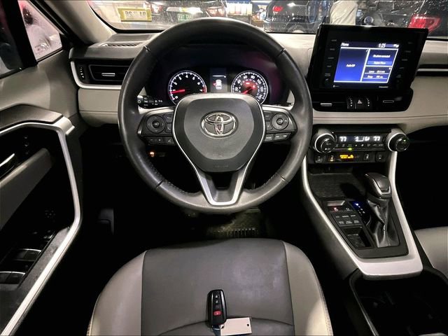 Used 2022 Toyota RAV4 XLE Premium image 5