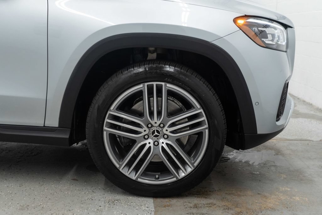 Used 2025 Mercedes-Benz GLS 450 4MATIC image 46