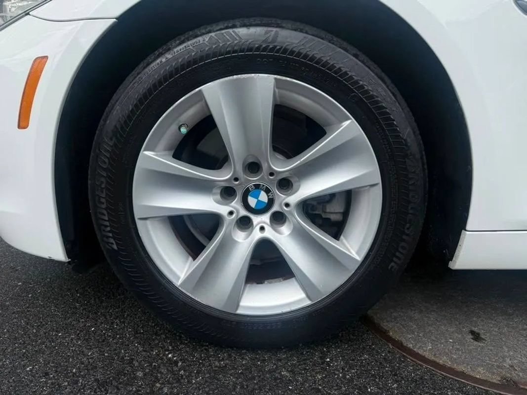 Used 2011 BMW 528i Sedan RWD image 32
