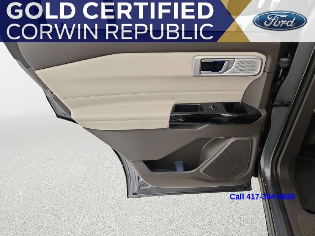 Used 2023 Ford Explorer Platinum w/ Technology Package AWD/4WD image 29