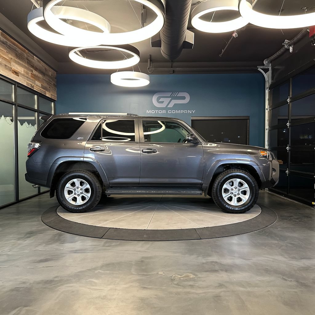 Used 2020 Toyota 4Runner SR5 Premium w/ Moonroof Package AWD/4WD image 2