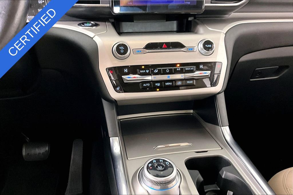 Used 2020 Ford Explorer XLT w/ Equipment Group 202A image 8