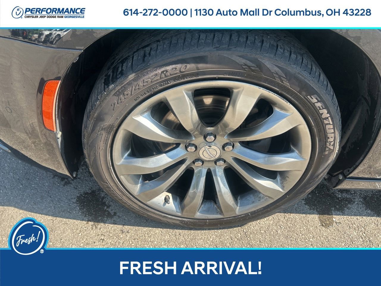 Used 2015 Chrysler 300 C Platinum w/ Light Group RWD image 9