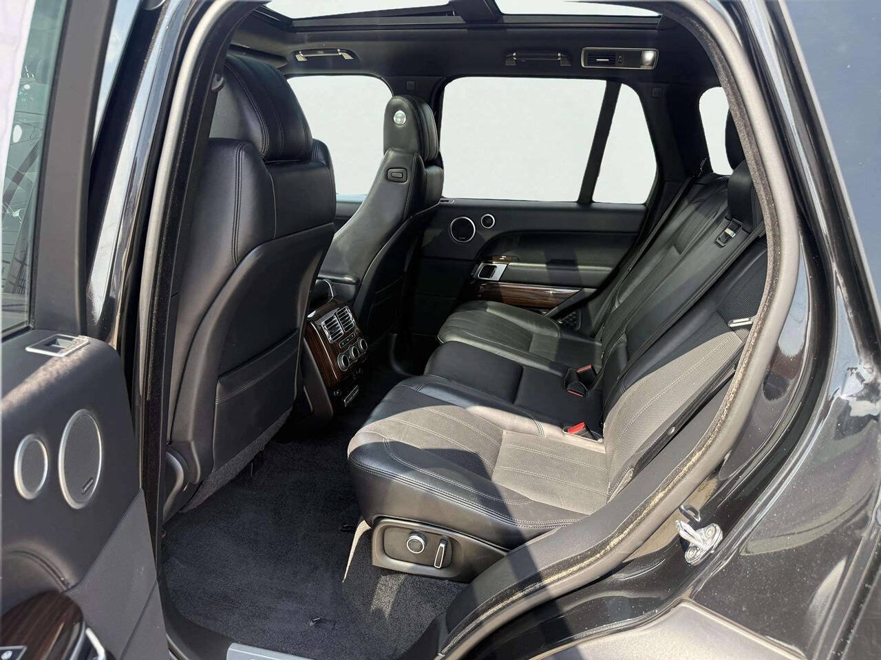 Used 2016 Land Rover Range Rover Supercharged AWD/4WD image 11