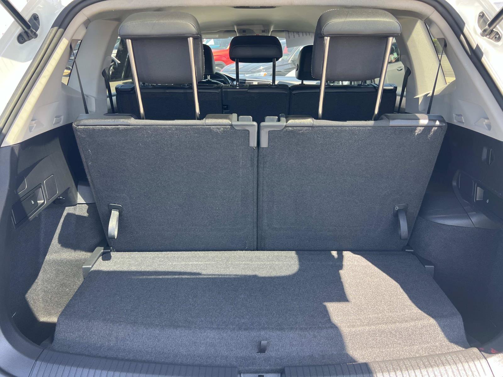 Certified 2023 Volkswagen Tiguan SE FWD image 23