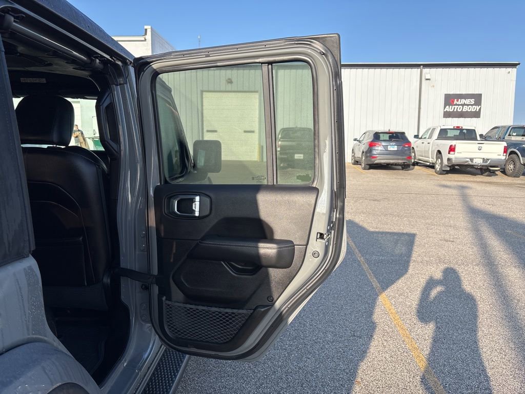 Used 2023 Jeep Wrangler Unlimited Sahara w/ Cold Weather Group AWD/4WD image 17