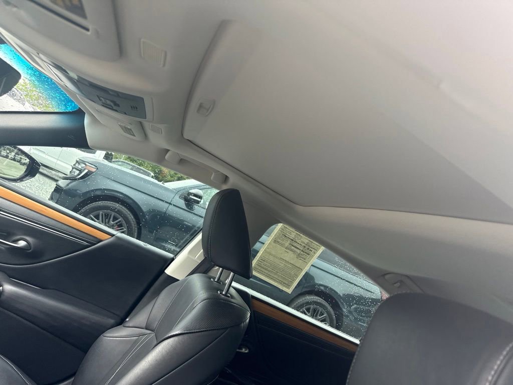 Used 2019 Lexus ES 300h w/ Accessory Package 2 FWD image 4