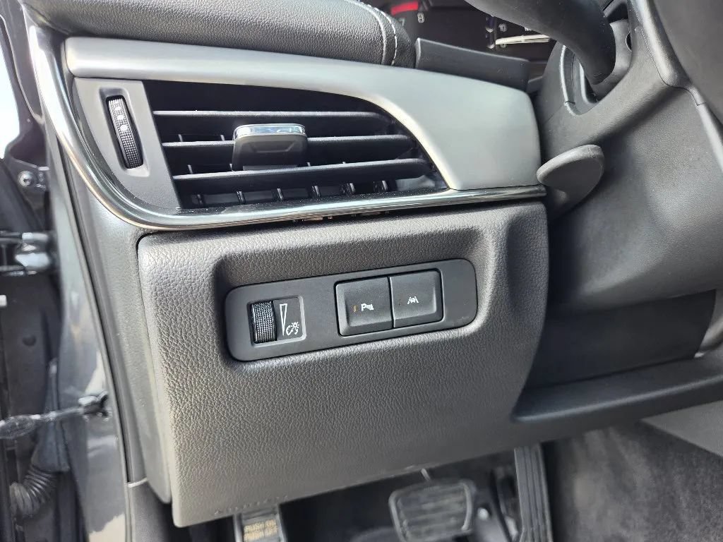Used 2015 Cadillac ATS Luxury w/ Sun And Sound Package RWD image 29