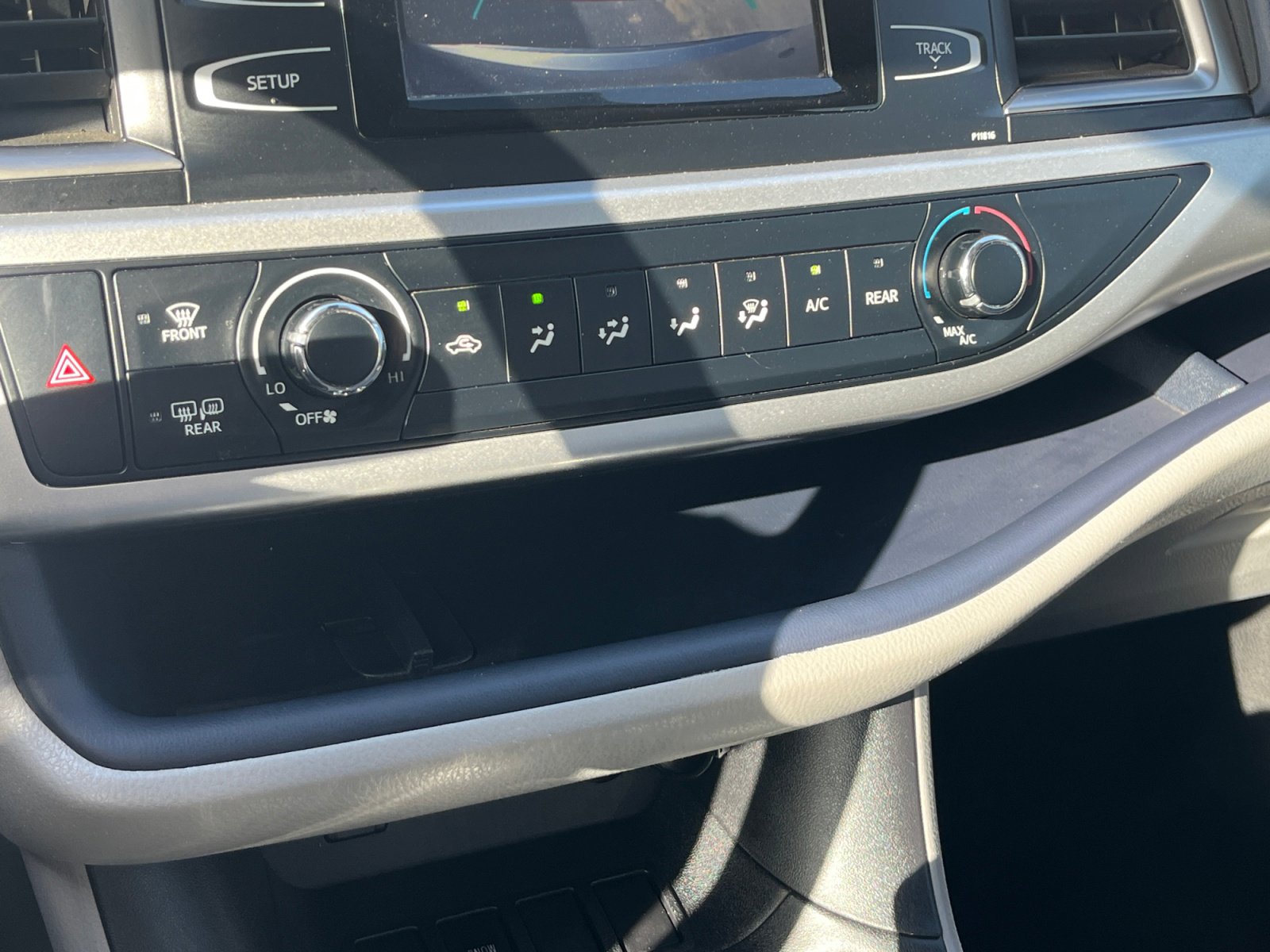 Used 2019 Toyota Highlander LE FWD image 24