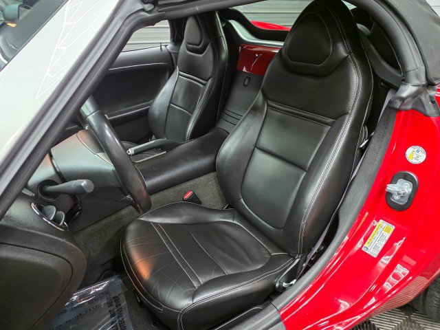 Used 2006 Pontiac Solstice Convertible w/ Premium Package RWD image 16