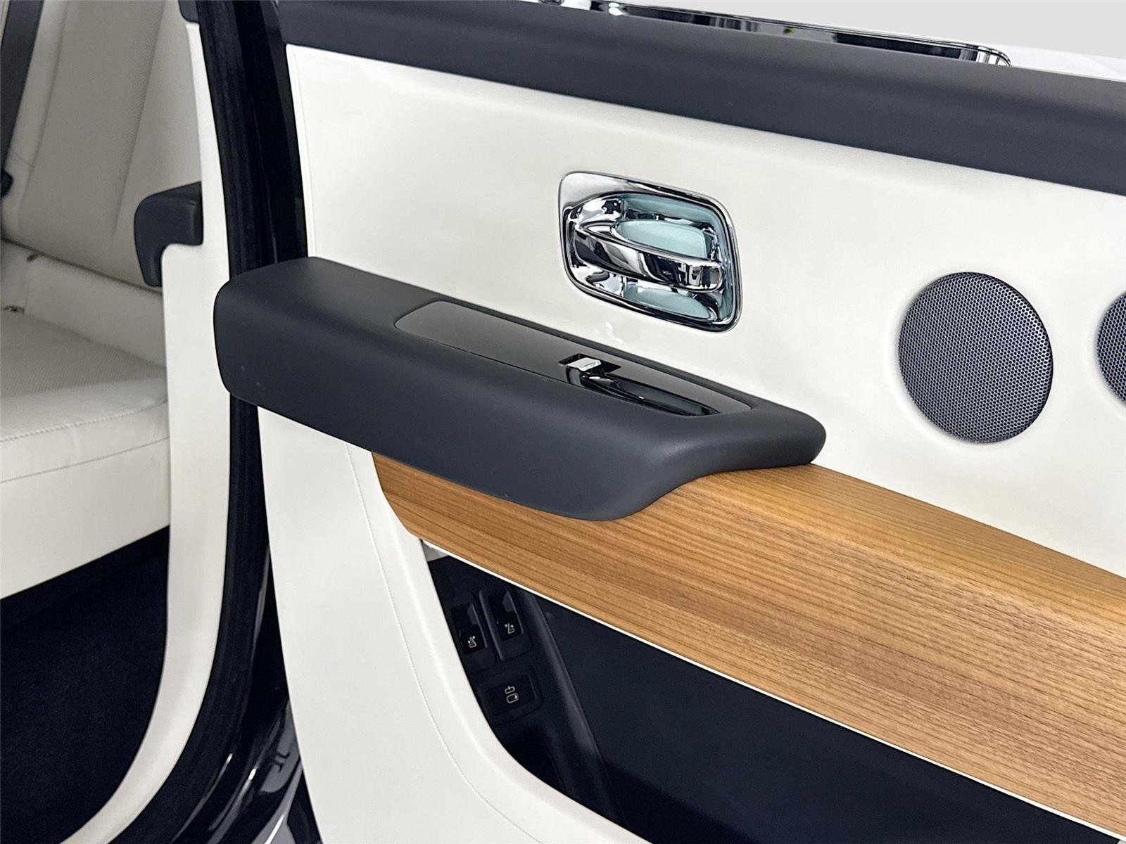 Used 2019 Rolls-Royce Cullinan image 29