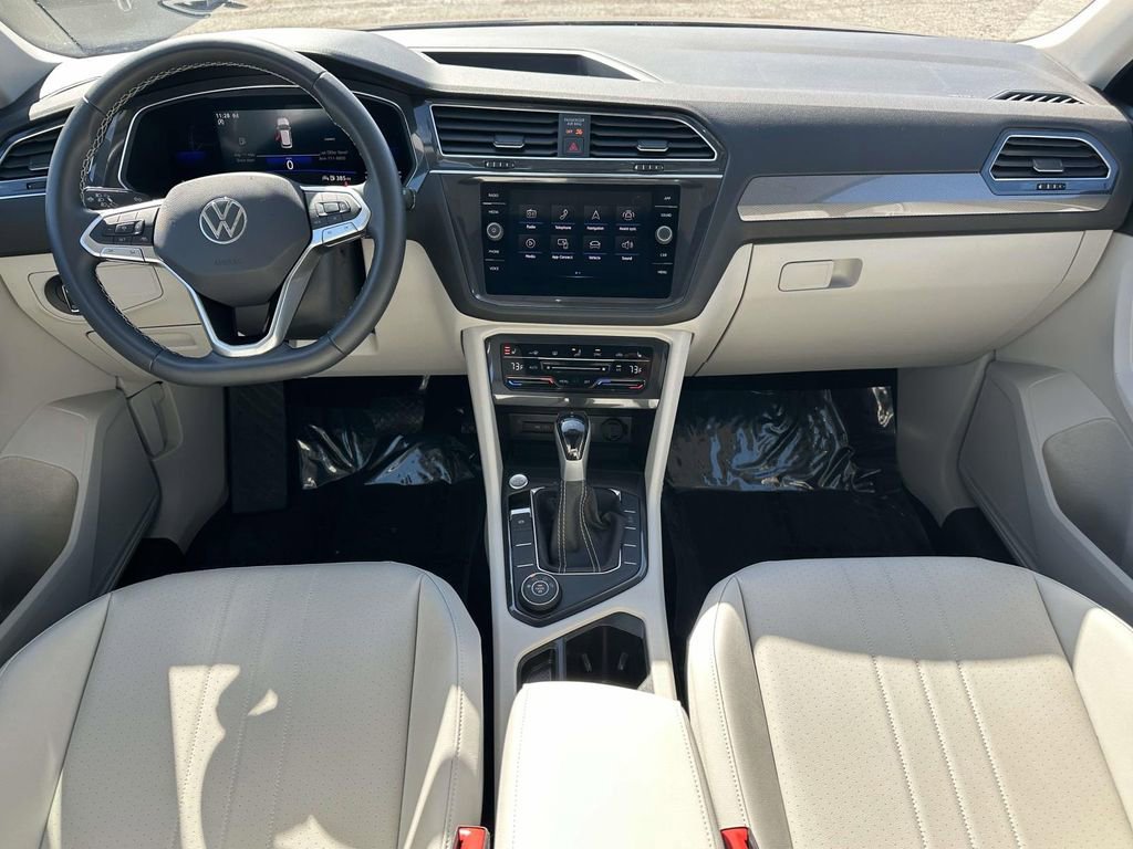 Certified 2023 Volkswagen Tiguan SE w/ Panoramic Sunroof Package image 16
