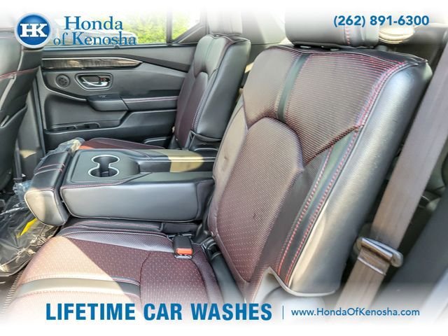Certified 2025 Honda Pilot Black Edition image 13